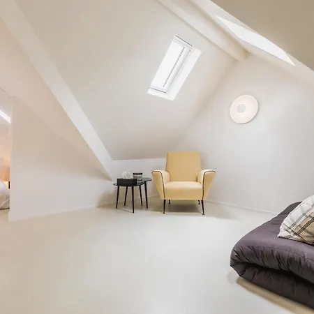 Aia Keyweek Quiet Town House