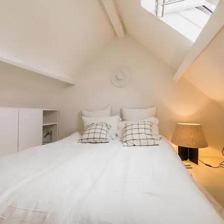 Aia Keyweek Quiet Town House