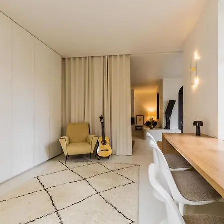 펜션 Aia Keyweek Quiet Town House 비아히쯔