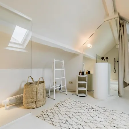 Aia Keyweek Quiet Town House * 비아히쯔