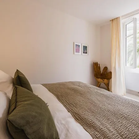 Aia Keyweek Quiet Town House