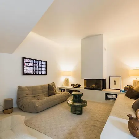 Aia Keyweek Quiet Town House * 비아히쯔