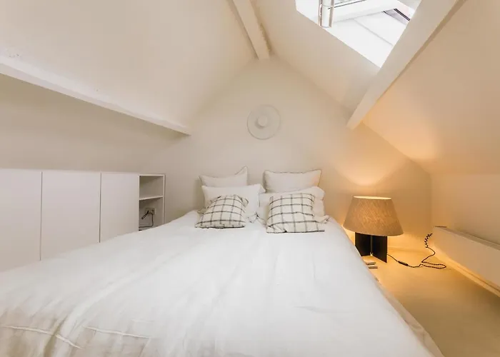 Aia Keyweek Quiet Town House